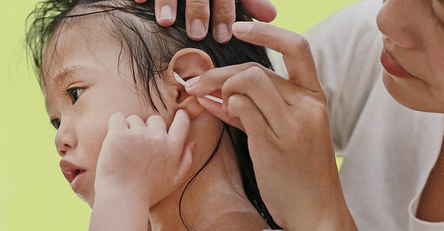 איך לנקות את האוזניים של הילד