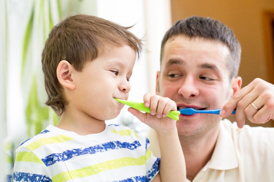צחצוח שיני חלב היא טכניקת היגיינה המאפשרת לנקות את כל השיניים