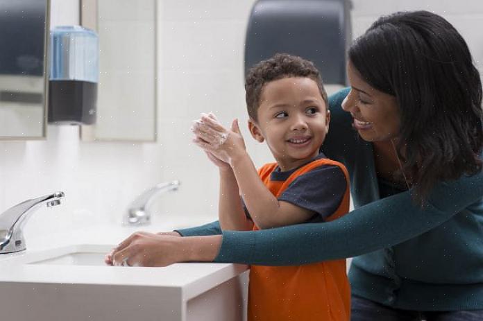 פעולה פשוטה כמו שטיפת ידיים לפני טיפול בתינוק יכולה להציל חיים