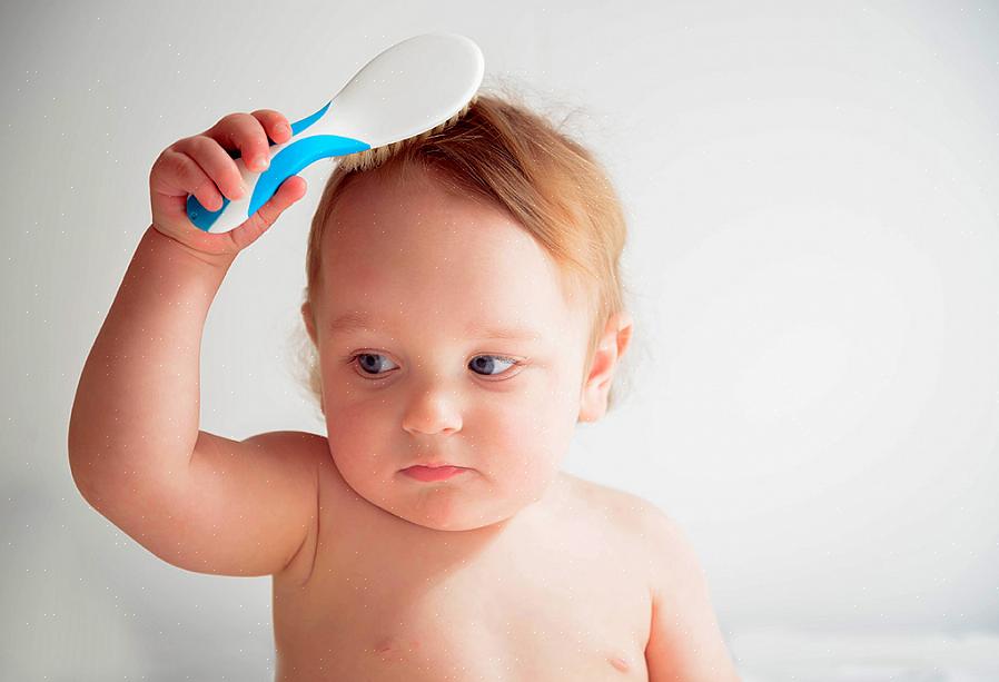 איך לשטוף את השיער של התינוק שלי