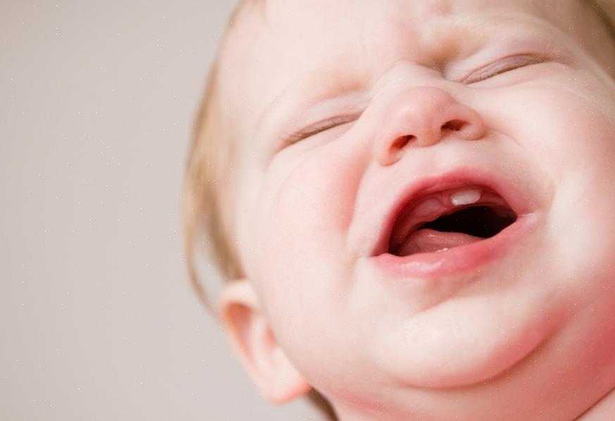 קשה להורים לדעת אם התסמינים נובעים מבקיעת שיניים או אם משהו אחר לא בסדר עם התינוק