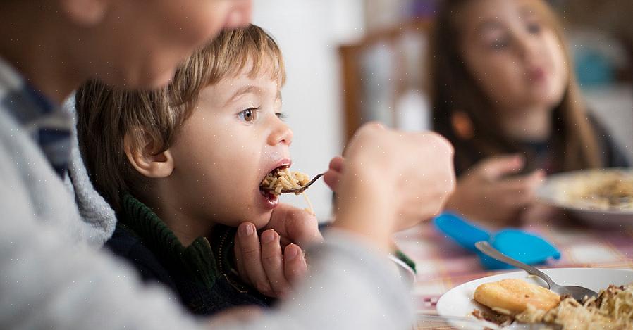 הנה כמה מהסיבות מדוע איננו צריכים להכריח את ילדינו לאכול