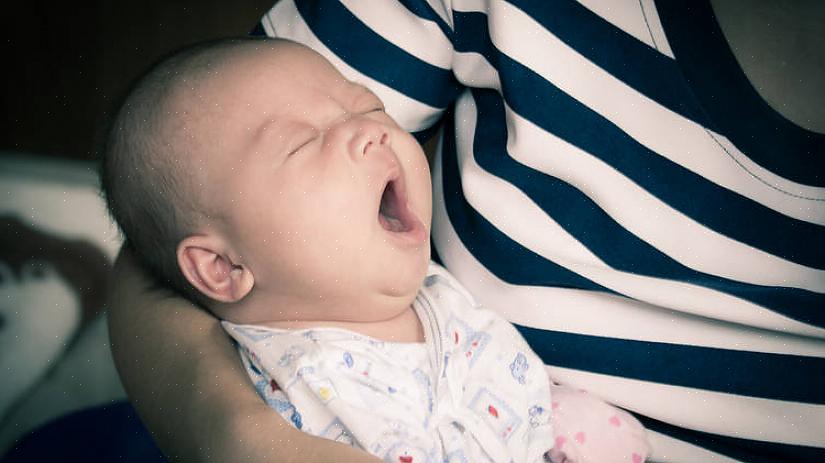 מה לעשות אם התינוק שלך תמיד בוכה בלילה