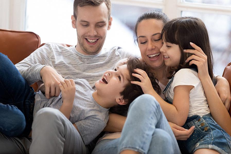 למעשה, הורות מחוברת היא הסוד למשפחות מאושרות