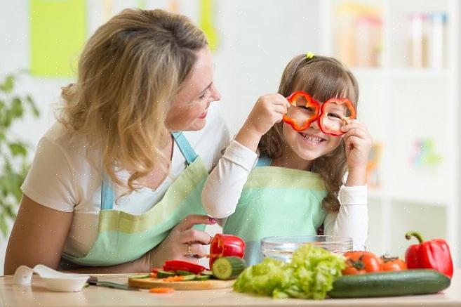 משחק באוכל מאפשר לילדכם להכיר את כל סוגי המזונות