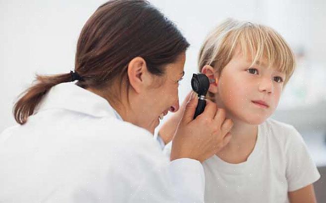 משפיעה על תעלת האוזן מאחורי עור התוף