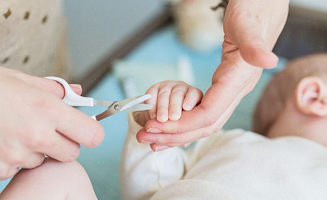 טריקים לחיתוך ציפורניים של תינוקך