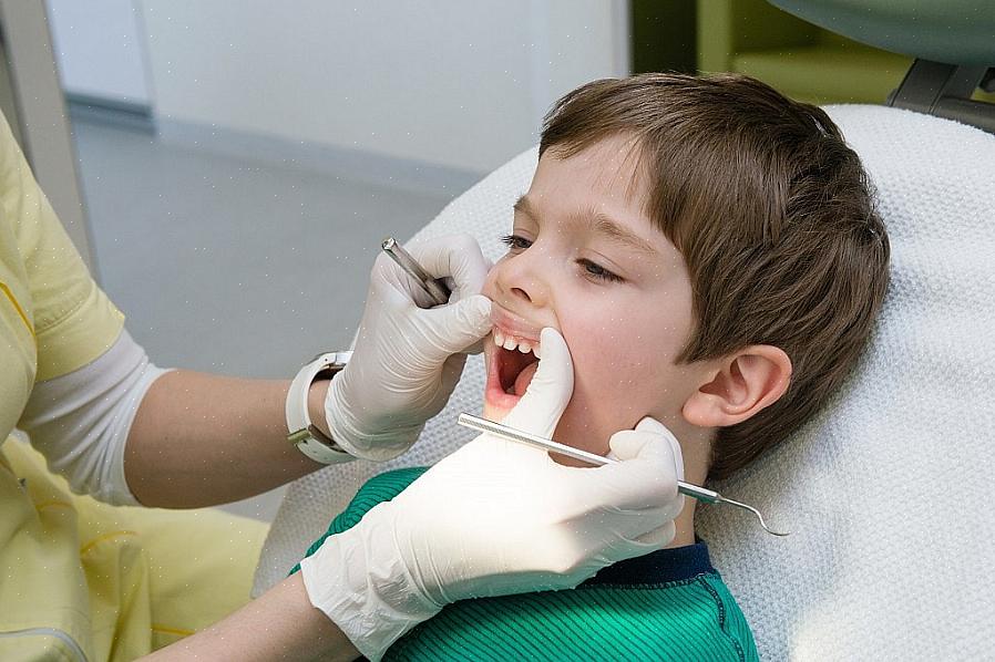 מבוגרים רבים מחפשים פתרונות להרגעת כאבי שיניים עקב חורים בילדיהם